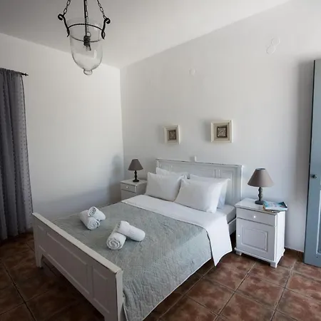 Ostria & 4* Aliki (Paros)